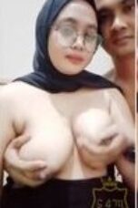 Cewek Hijaber digerayangin Pacar
